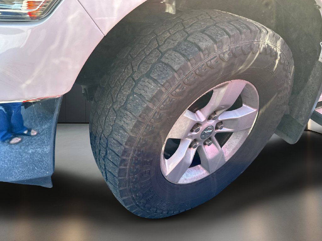 Used 2020 RAM 1500 Classic SLT AWD/4WD image 2