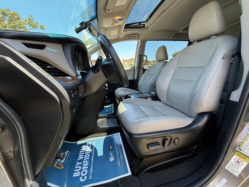 Used 2015 Toyota Sienna Limited FWD image 11