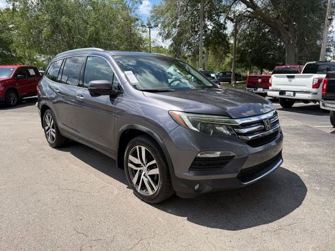 Used 2017 Honda Pilot Touring image 1