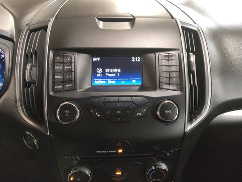 Used 2018 Ford Edge SE image 25