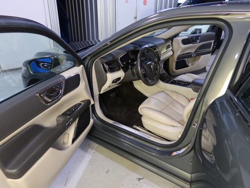 Used 2017 Lincoln Continental Select w/ Technology Package image 18