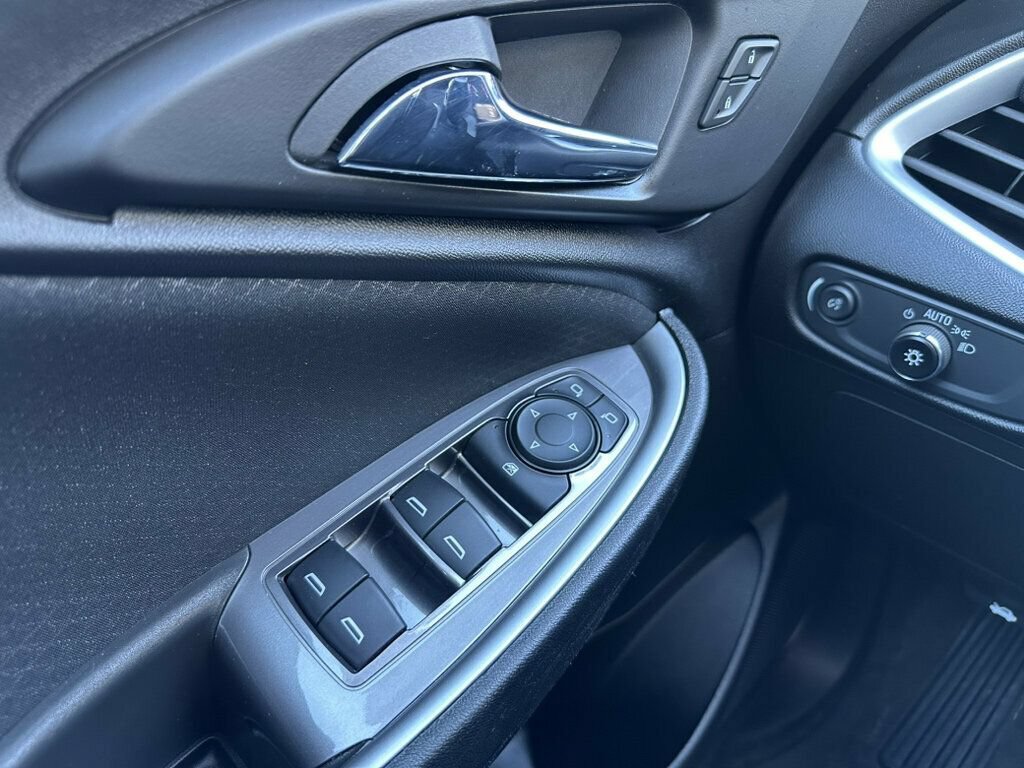Used 2023 Chevrolet Malibu LS FWD image 13