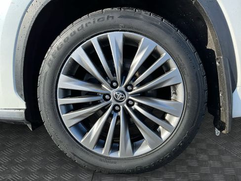 Used 2020 Toyota Highlander Platinum image 16