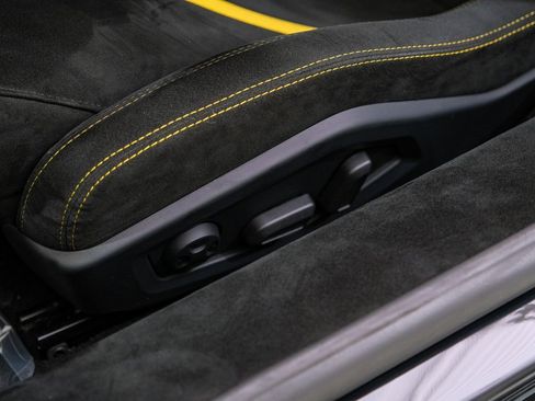 Used 2018 Lamborghini Huracan Performante image 36