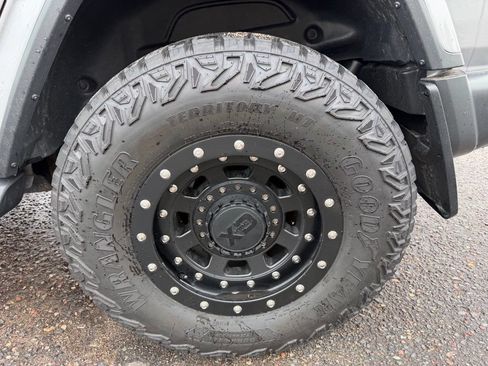 Used 2018 Jeep Wrangler Unlimited Sahara AWD/4WD image 19