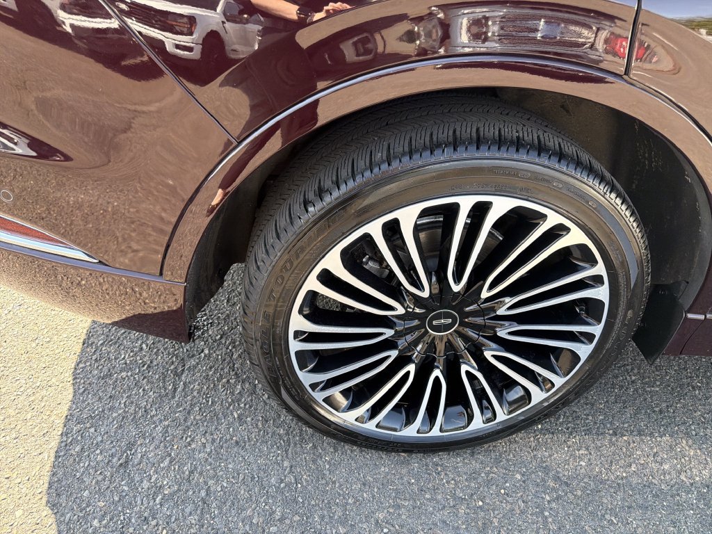 Certified 2023 Lincoln Aviator Black Label w/ Dynamic Handling Package AWD/4WD image 32