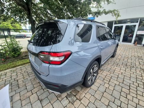 Used 2025 Honda Pilot Touring image 4