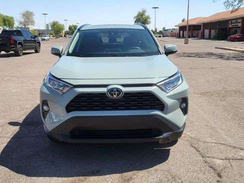 Used 2021 Toyota RAV4 XLE w/ Convenience Package FWD image 3