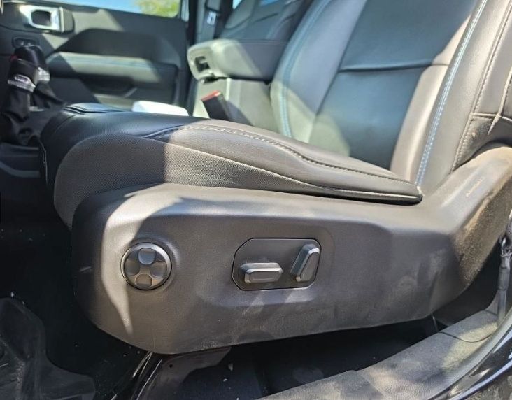 Used 2024 Jeep Wrangler Unlimited Rubicon 4xe AWD/4WD image 6