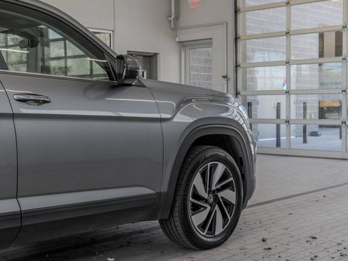 Used 2024 Volkswagen Atlas SE AWD/4WD image 30