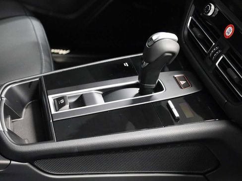 Certified 2026 Porsche Macan image 21