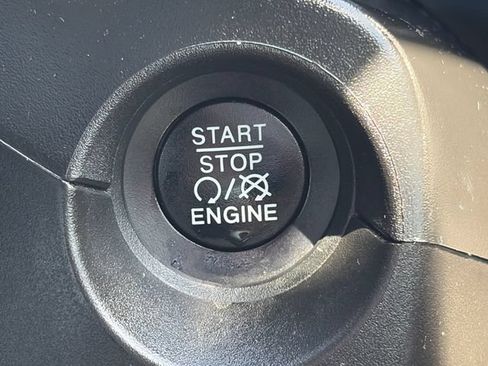 Used 2018 Jeep Compass Latitude FWD image 42
