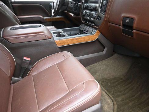 Used 2015 Chevrolet Silverado 1500 High Country w/ High Country Premium Package AWD/4WD image 9