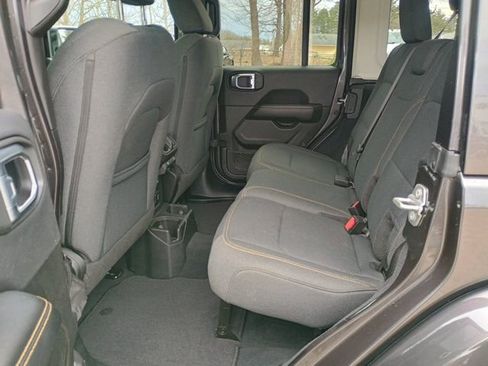 Used 2025 Jeep Wrangler Unlimited Sahara AWD/4WD image 21