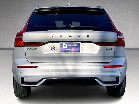 Certified 2023 Volvo XC60 B5 Plus w/ Climate Package image 5