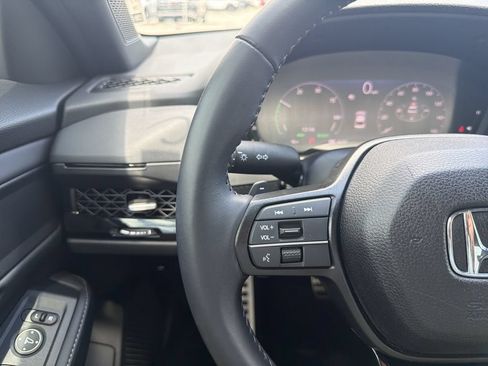 Used 2025 Honda Accord Sport image 27