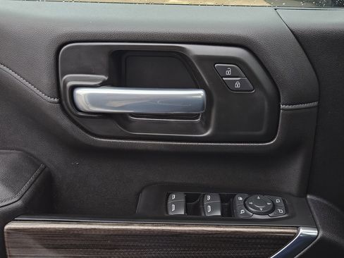 Used 2022 Chevrolet Silverado 2500 LT w/ Texas Edition image 27