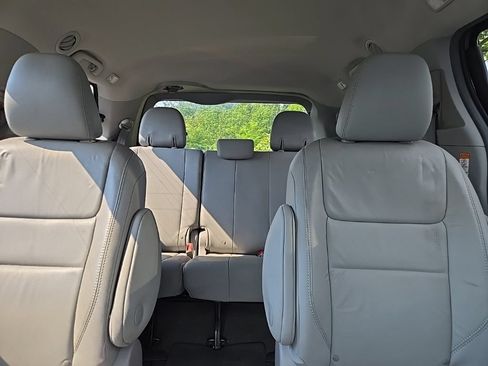 Used 2017 Toyota Sienna XLE Premium AWD/4WD image 27