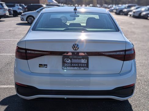 Used 2025 Volkswagen Jetta S image 8