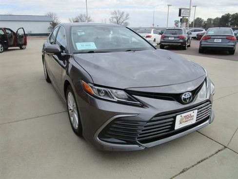 Used 2023 Toyota Camry LE image 5