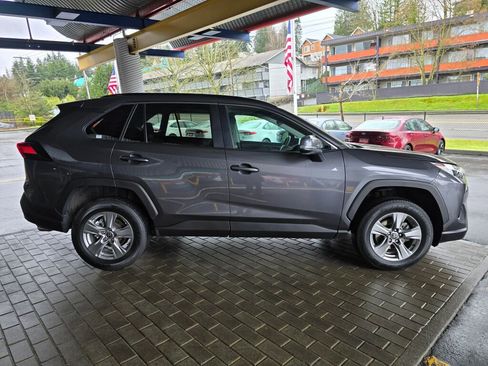 Used 2024 Toyota RAV4 XLE w/ Convenience Package image 4