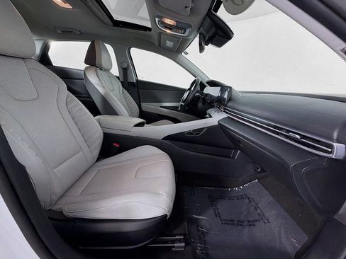 Used 2025 Hyundai Elantra Limited FWD image 31