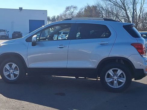 Certified 2022 Chevrolet Trax LT w/ LT Convenience Package image 8