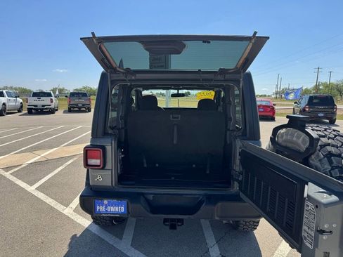 Used 2022 Jeep Wrangler Sport AWD/4WD image 16