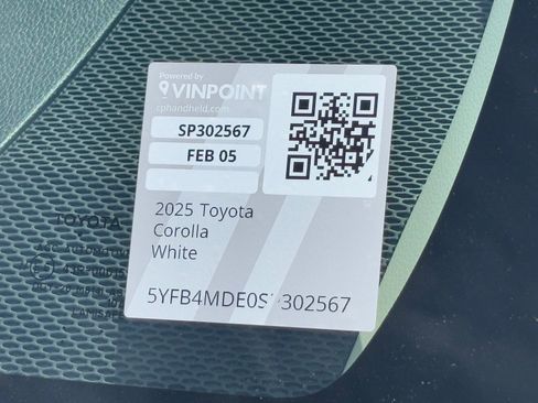 Used 2025 Toyota Corolla LE image 30