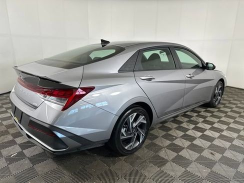 Certified 2025 Hyundai Elantra SEL image 34