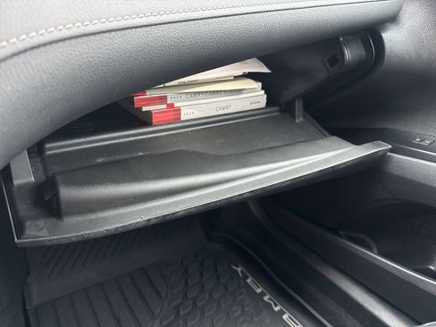 Used 2019 Toyota Camry SE w/ Audio Package FWD image 36