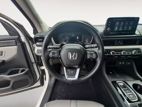 Used 2023 Honda Pilot Elite image 12