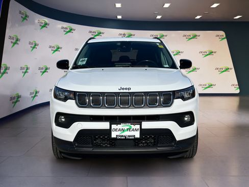 Used 2022 Jeep Compass Latitude w/ Convenience Group AWD/4WD image 2