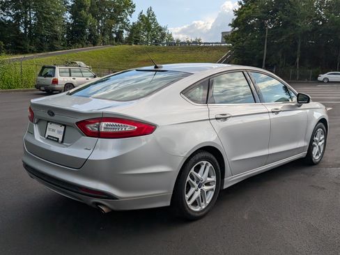 Used 2014 Ford Fusion SE FWD image 5