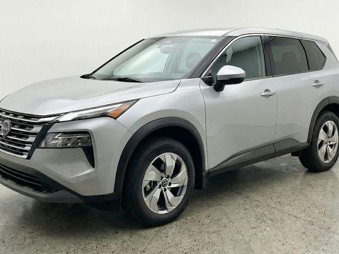 Used 2025 Nissan Rogue SV AWD/4WD image 3