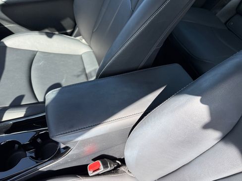 Used 2022 Toyota Prius Prime XLE FWD image 14