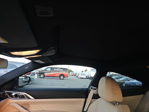 Used 2021 BMW 430i Coupe w/ Convenience Package RWD image 6