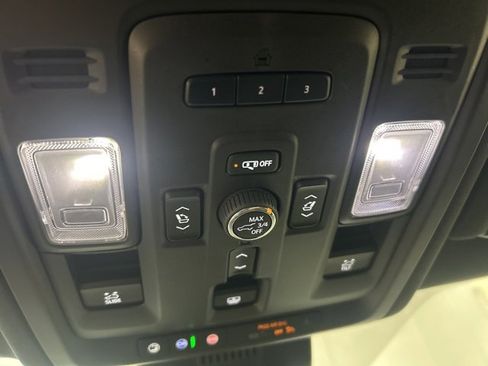 Used 2024 Chevrolet Suburban High Country image 16