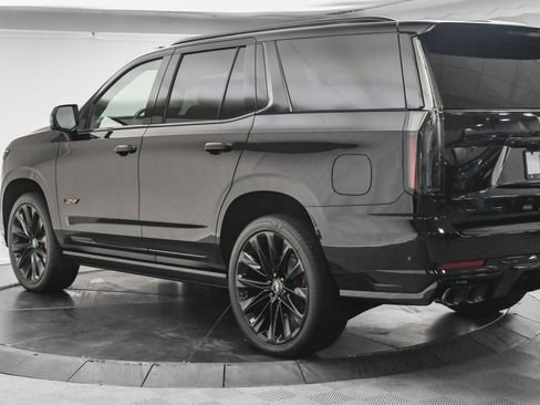 Used 2025 Cadillac Escalade V w/ LPO, ONYX Package image 6