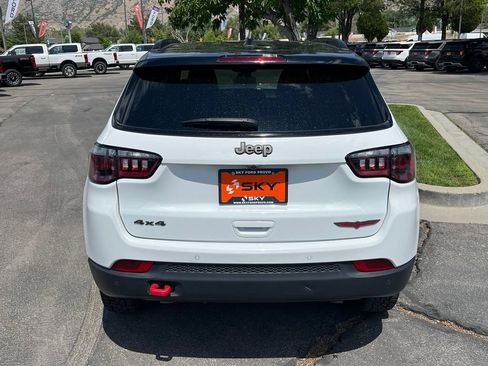 Used 2025 Jeep Compass Trailhawk AWD/4WD image 10
