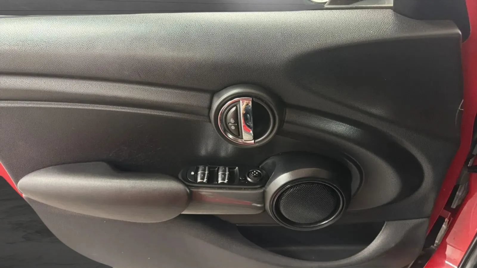 Used 2021 MINI Cooper 4-Door Hardtop FWD image 18