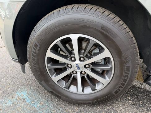 Used 2019 Ford Expedition XLT w/ Equipment Group 202A AWD/4WD image 32