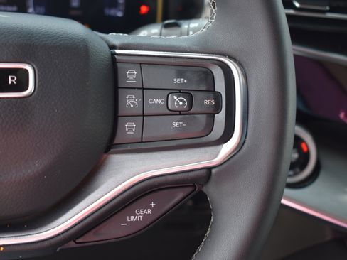 Used 2024 Jeep Wagoneer Series II w/ Convenience Group I image 14