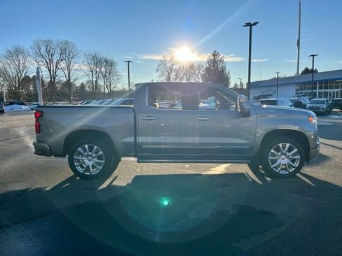 Used 2024 Chevrolet Silverado 1500 High Country w/ High Country Premium Package AWD/4WD image 5