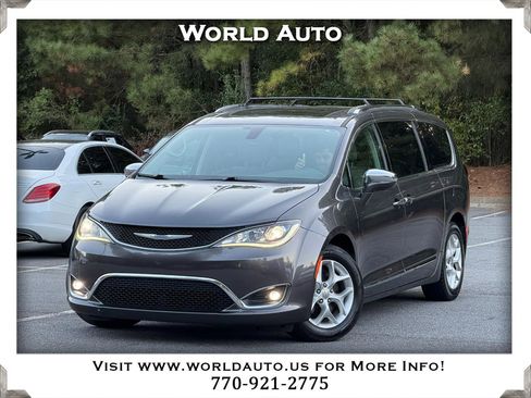 Used 2020 Chrysler Pacifica Limited image 1