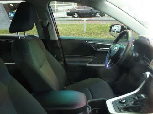 Used 2025 Toyota RAV4 XLE w/ Convenience Package image 2
