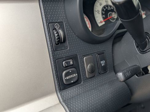 Used 2013 Toyota FJ Cruiser 2WD image 21