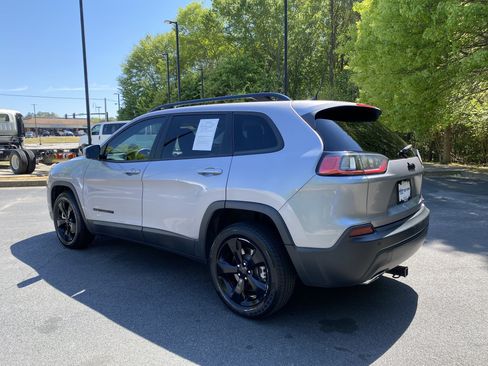 Used 2019 Jeep Cherokee Latitude Plus FWD image 7
