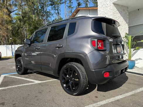 Used 2018 Jeep Renegade Altitude w/ UConnect 8.4 Nav Group image 3