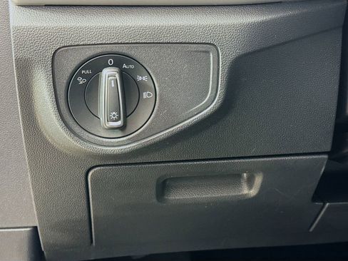 Used 2022 Volkswagen Atlas Cross Sport SE image 12